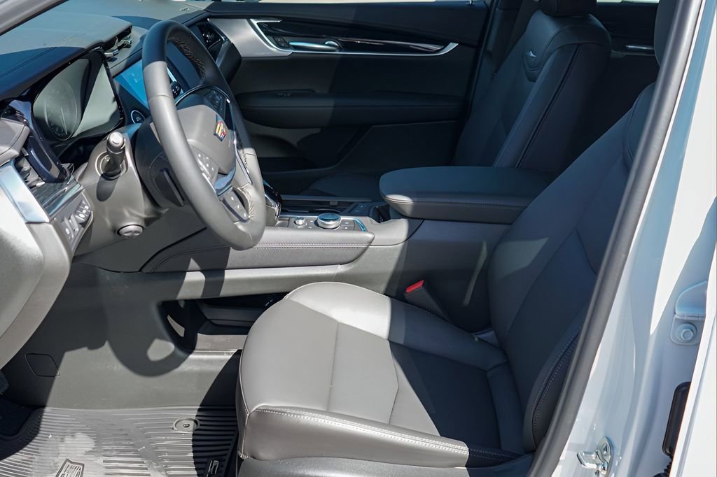 New 2026 Cadillac XT5 Premium Luxury w/ LPO, ONYX Package image 4