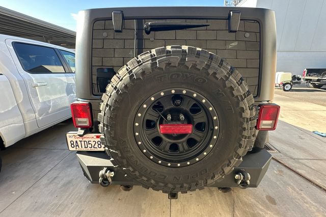 Used 2017 Jeep Wrangler Rubicon w/ Power Convenience Group AWD/4WD image 5