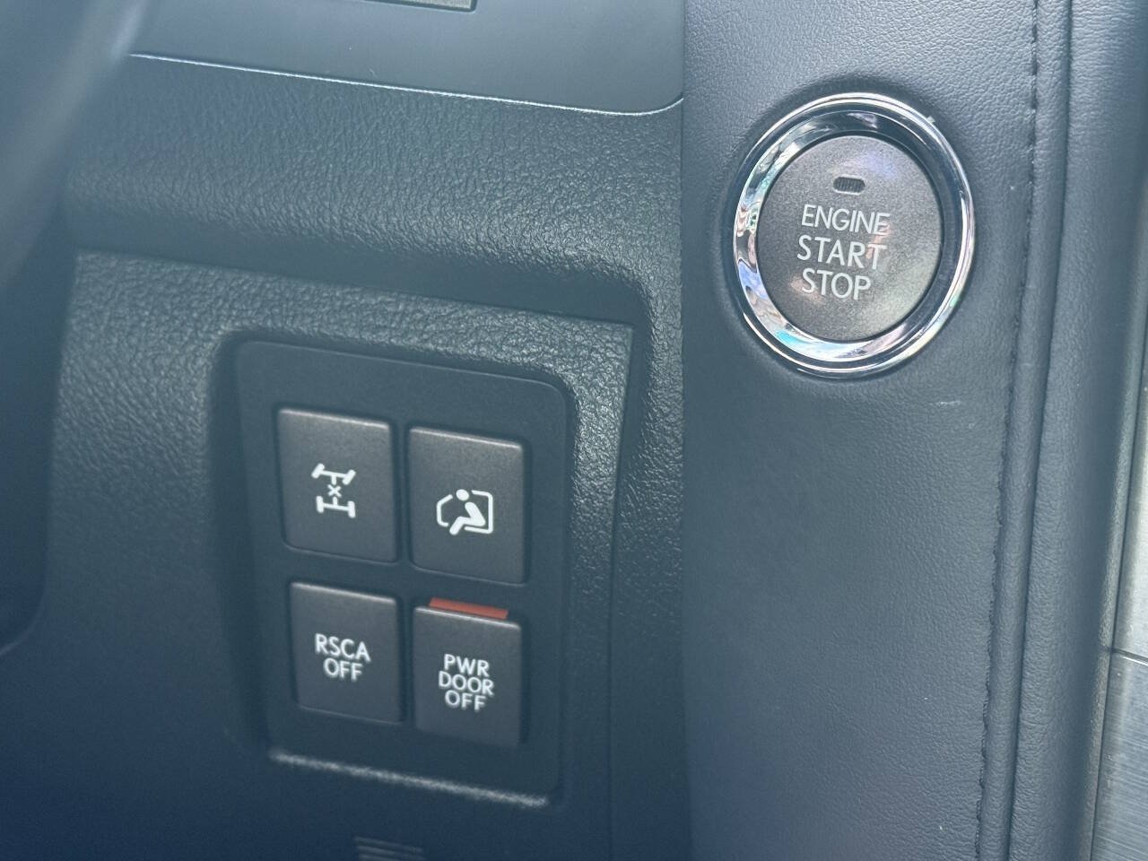 Used 2011 Lexus LX 570 4WD w/ Luxury Pkg w/Pre-crash image 15