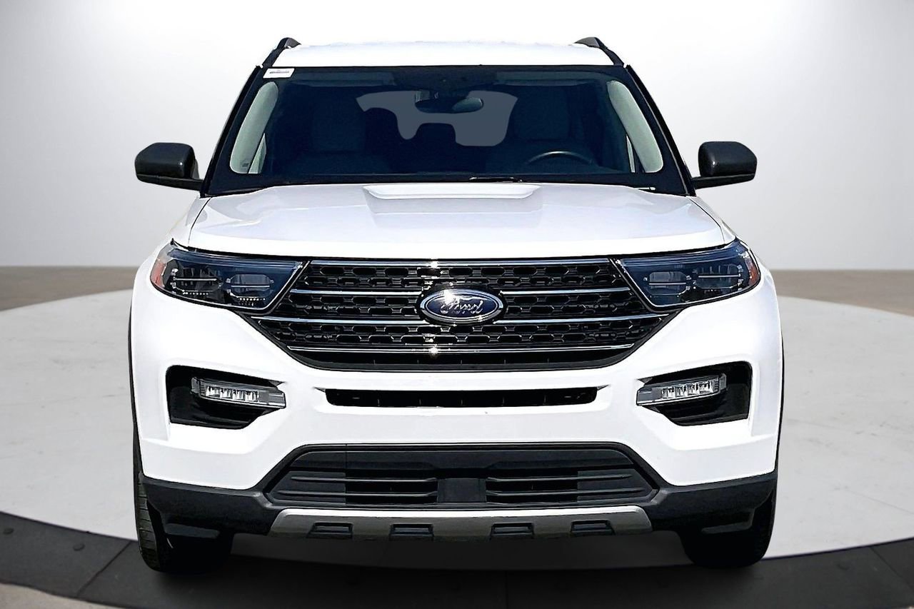 Used 2024 Ford Explorer XLT w/ Equipment Group 202A image 3