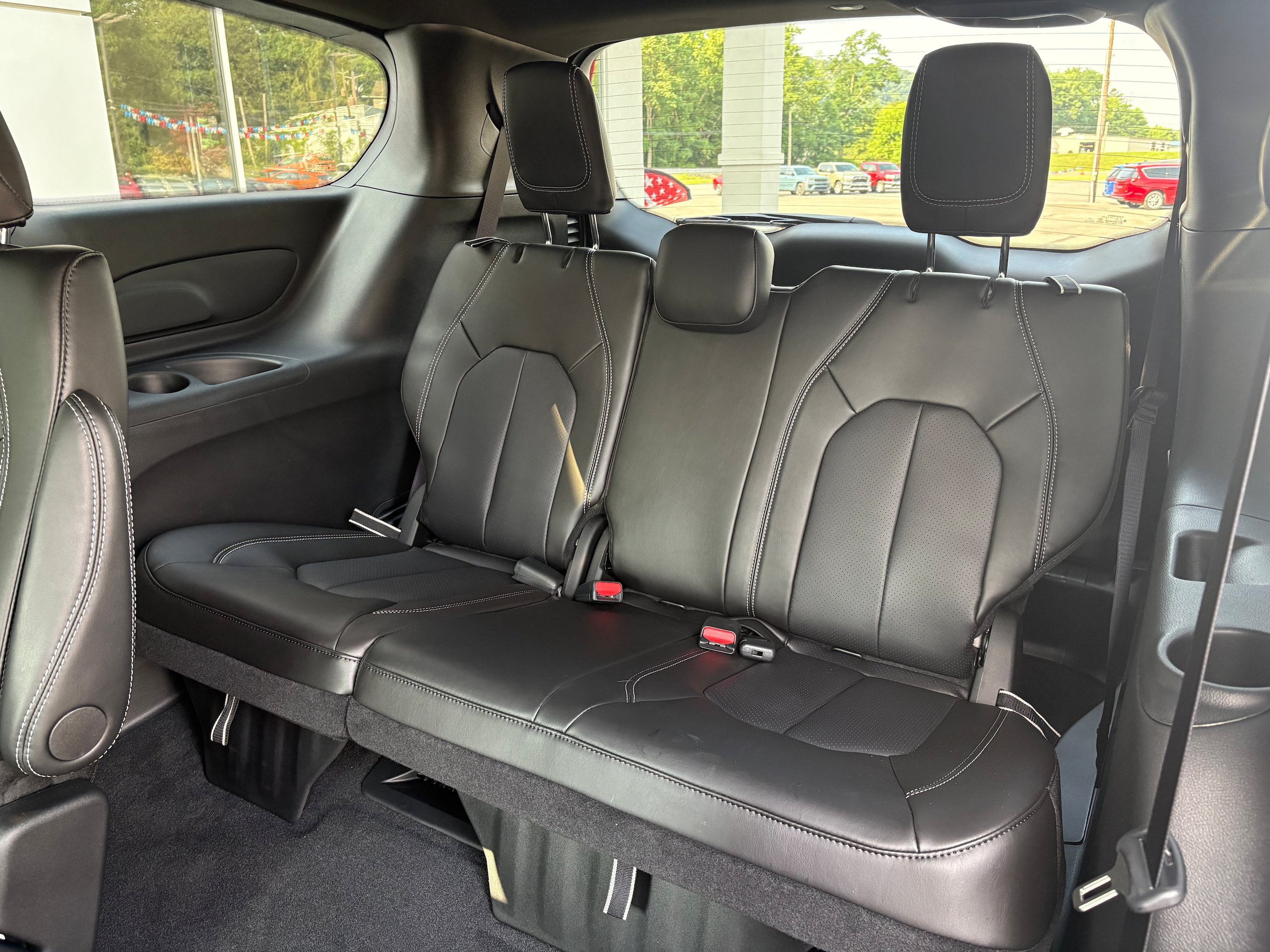 New 2027 Chrysler Pacifica Select FWD image 14
