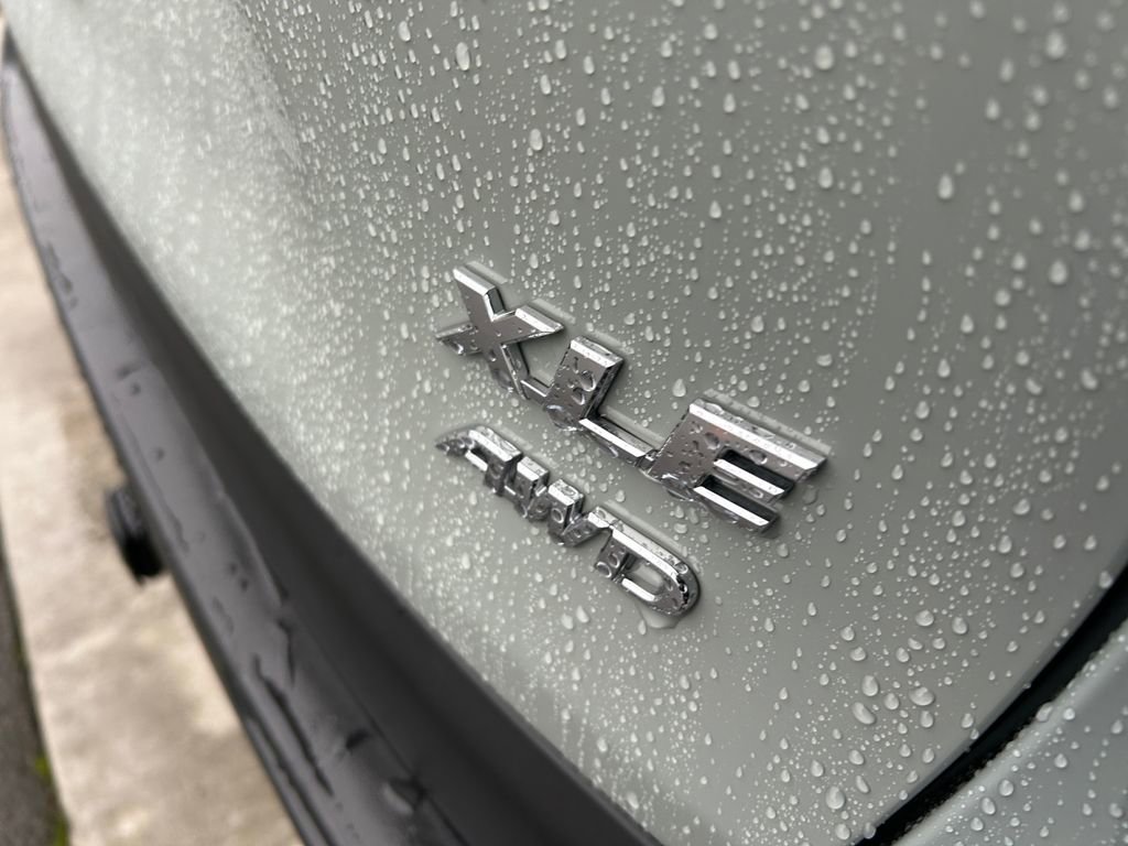 Used 2020 Toyota RAV4 XLE Premium image 32