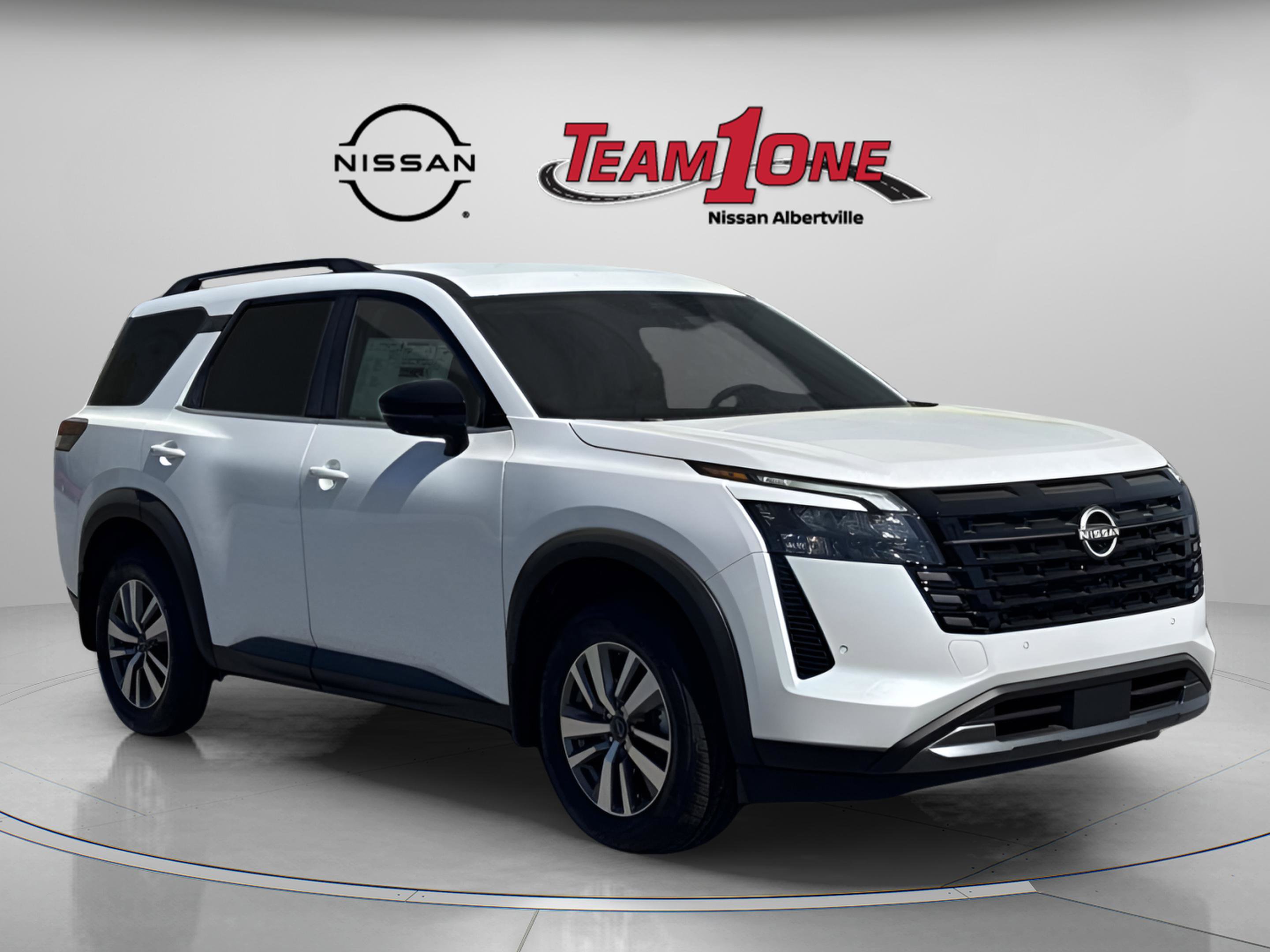 New 2026 Nissan Pathfinder SL image 1