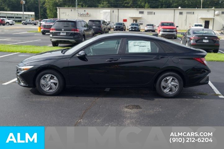 Certified 2026 Hyundai Elantra SE FWD image 9