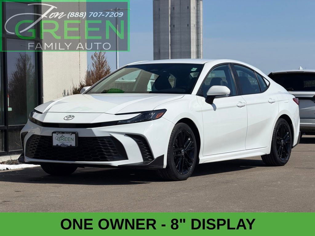Used 2025 Toyota Camry SE image 1