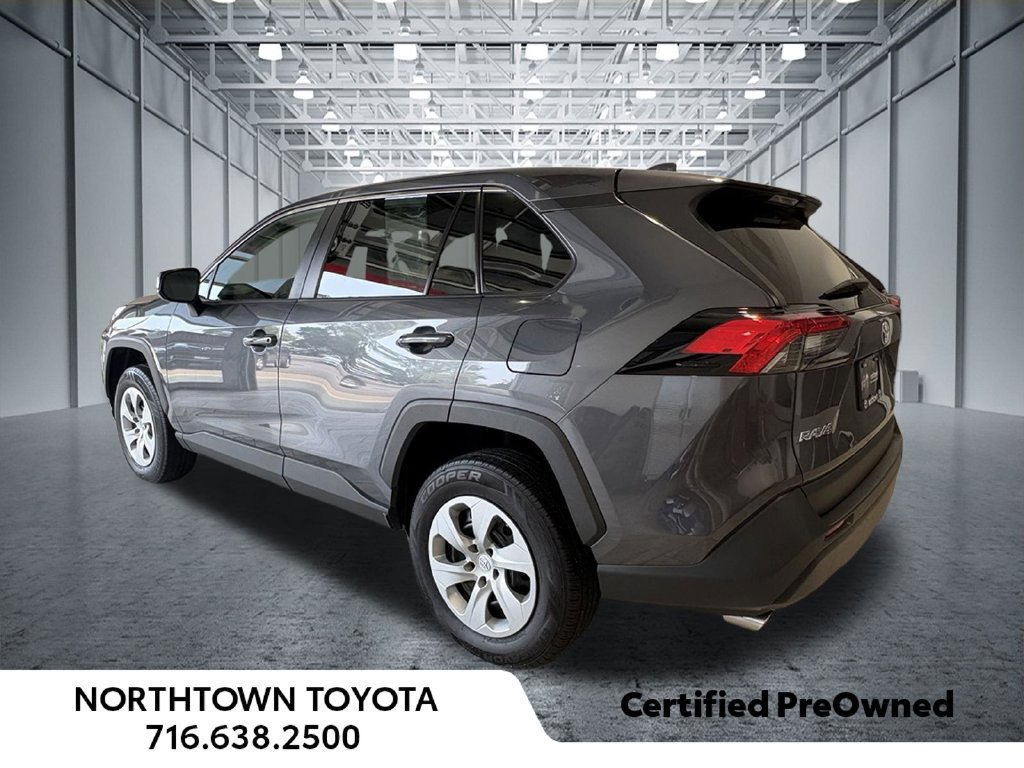 Used 2022 Toyota RAV4 LE w/ Carpet Mat Package (TMS) AWD/4WD image 4