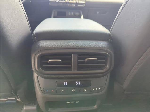 Used 2025 Honda Pilot Touring image 17