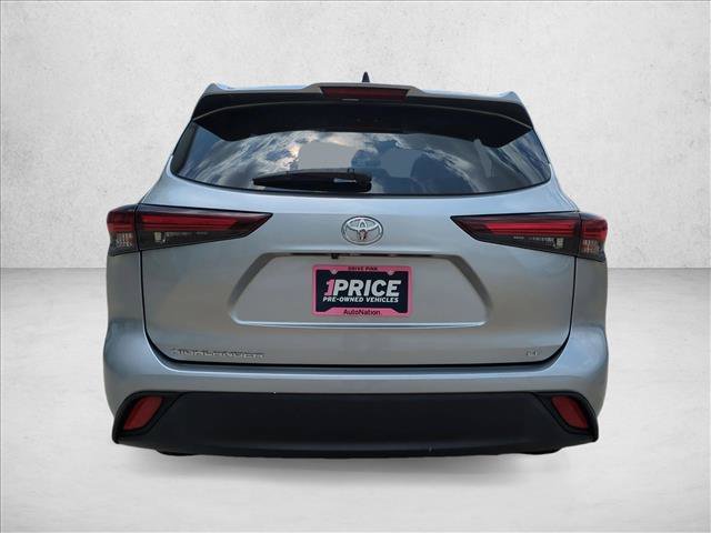 Used 2024 Toyota Highlander LE FWD image 7