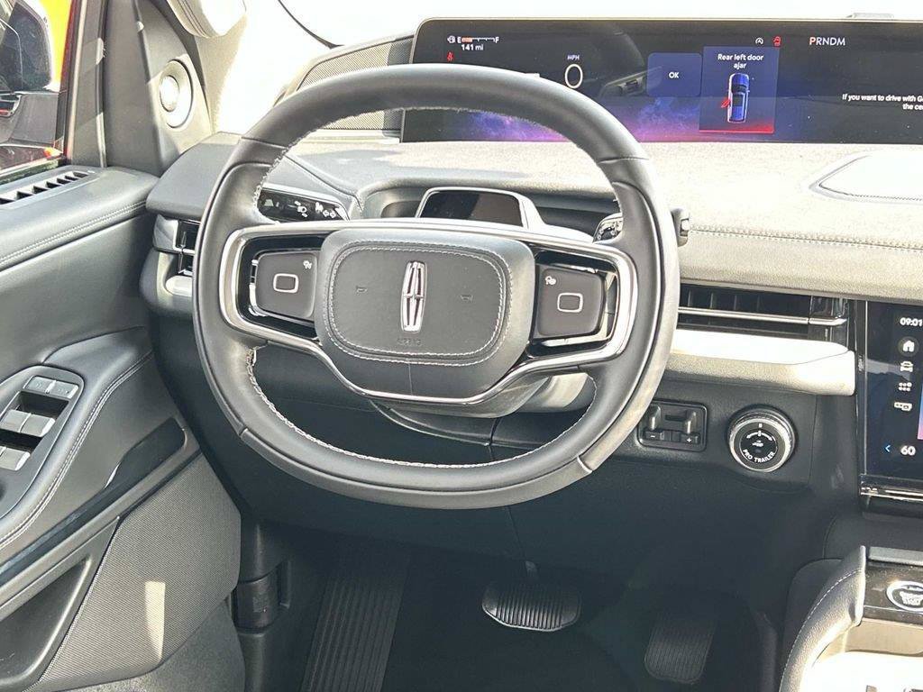 New 2026 Lincoln Navigator L Premier AWD/4WD image 12