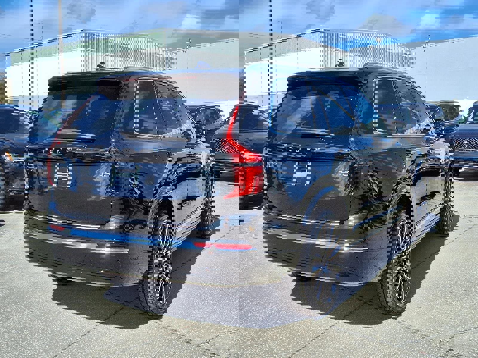 New 2026 Volvo XC90 B6 Plus w/ Protection Package Premier image 7