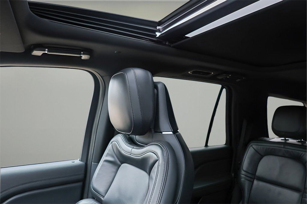 Used 2023 Lincoln Navigator Reserve image 18