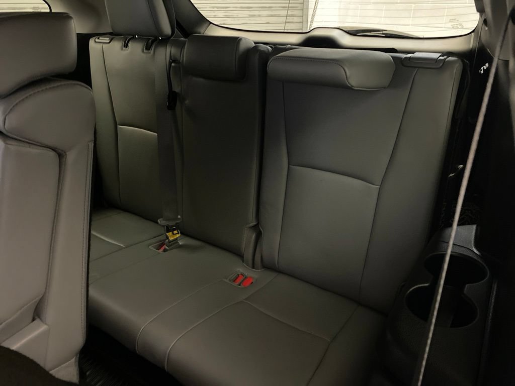 Used 2024 Toyota Highlander XLE FWD image 22