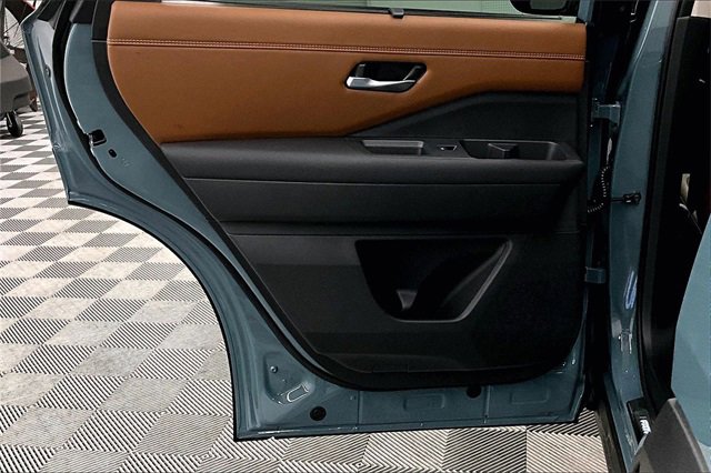 New 2026 Nissan Pathfinder Platinum image 32