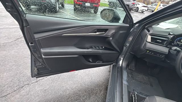 Used 2025 Toyota Camry LE image 10