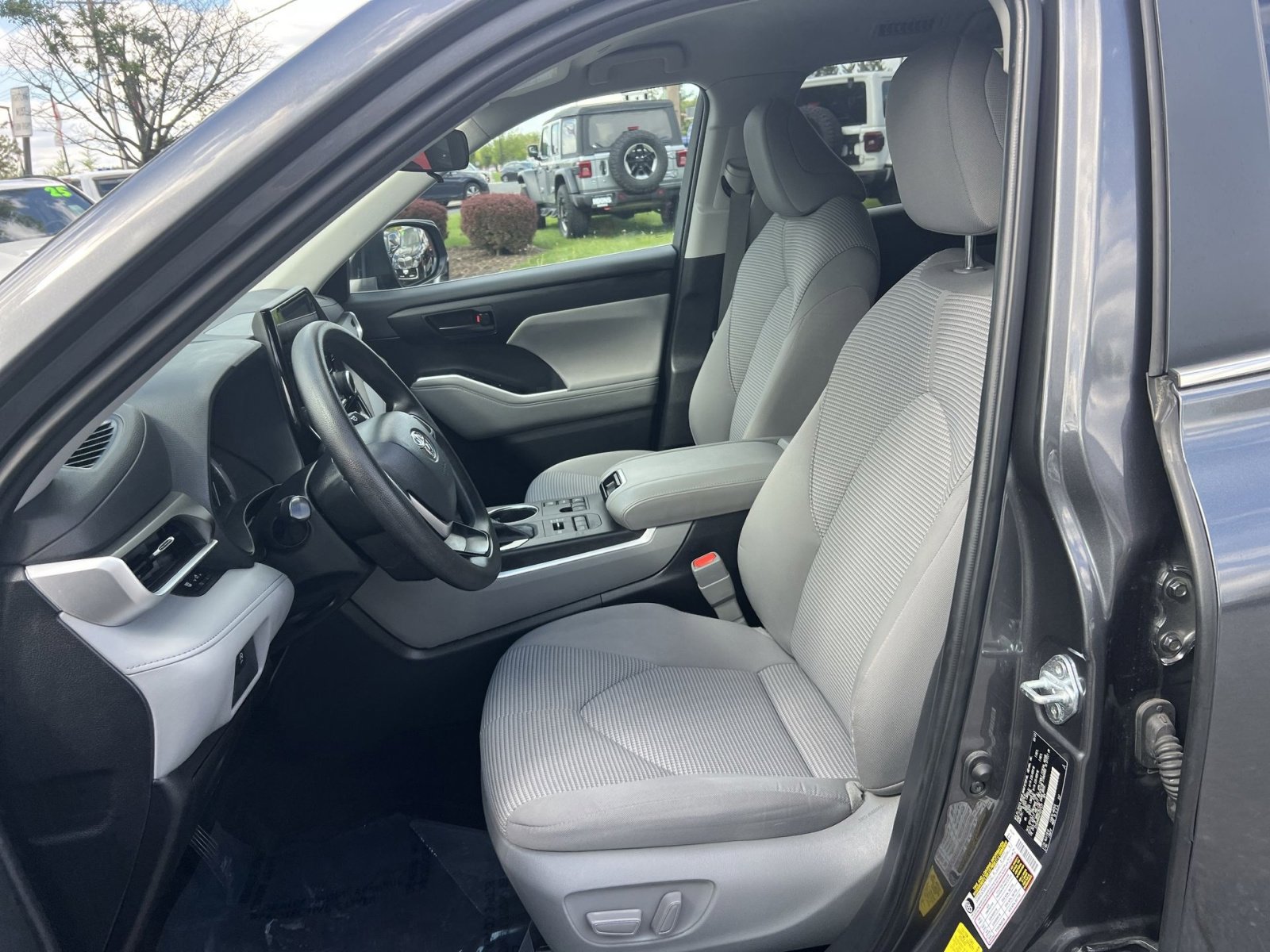 Used 2023 Toyota Highlander L AWD/4WD image 21