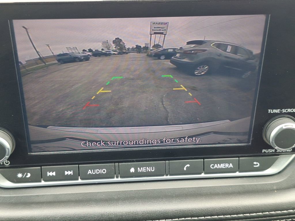 Used 2023 Nissan Rogue SV image 16