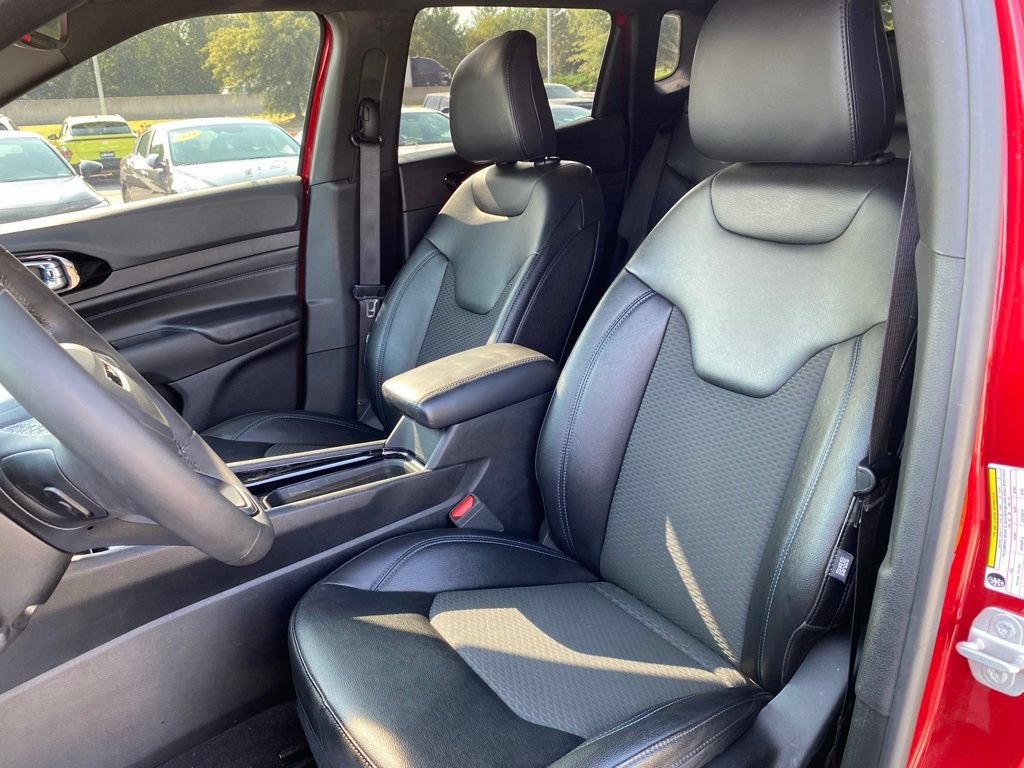 Used 2025 Jeep Compass Latitude w/ Altitude Special Edition AWD/4WD image 22