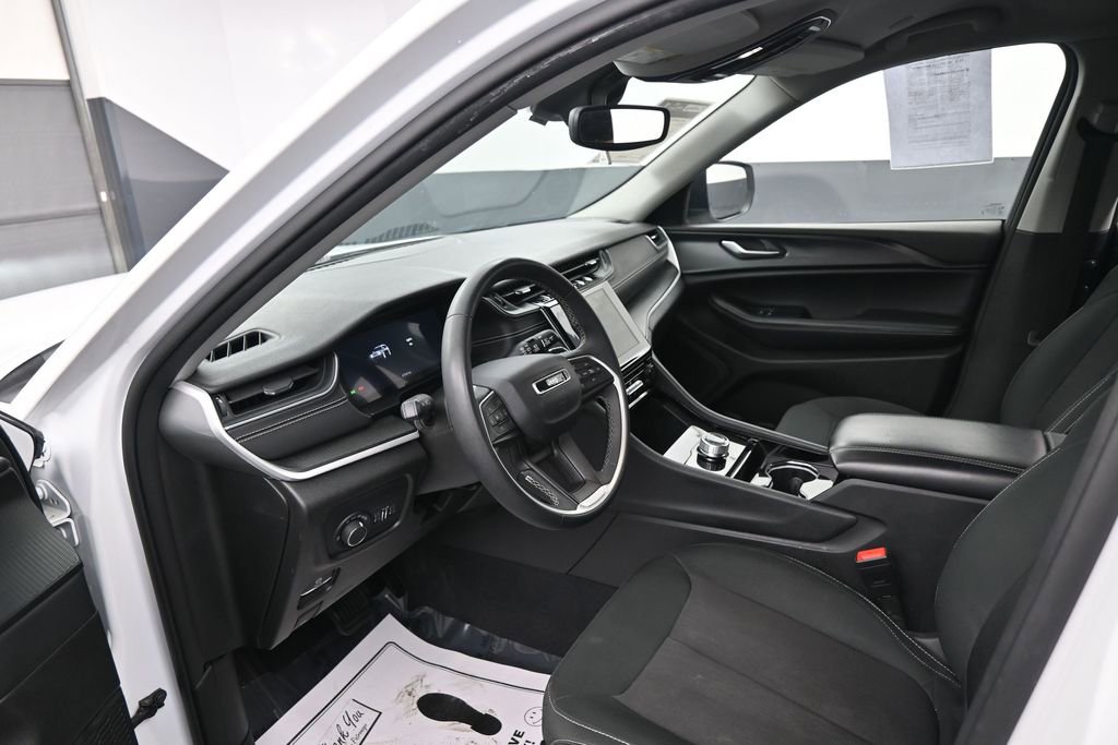 Used 2023 Jeep Grand Cherokee L Laredo RWD image 21