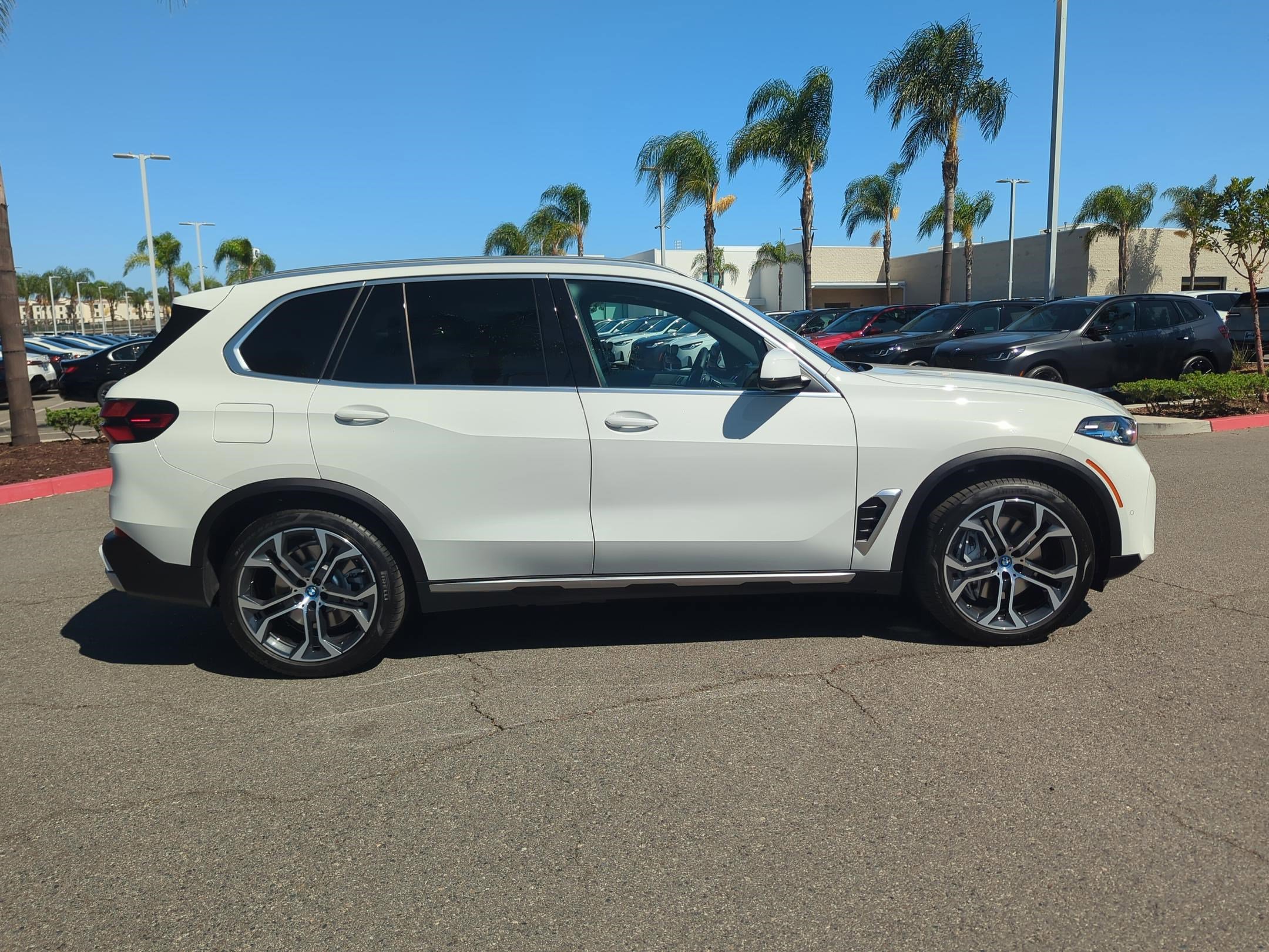 Used 2025 BMW X5 xDrive50e w/ Premium Package image 11