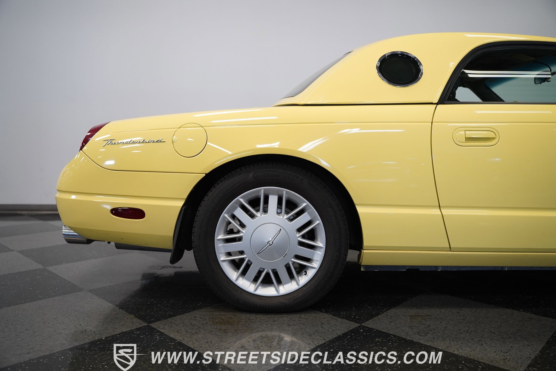 Used 2002 Ford Thunderbird image 30