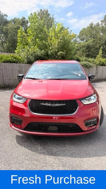 Used 2026 Chrysler Pacifica Select FWD image 24
