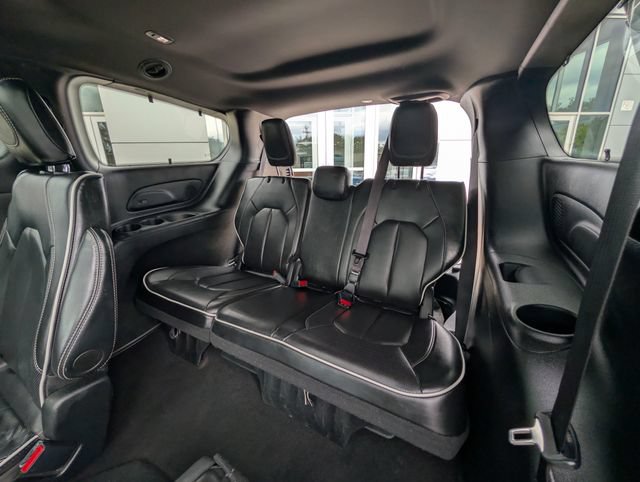 Used 2025 Chrysler Pacifica Limited FWD image 9