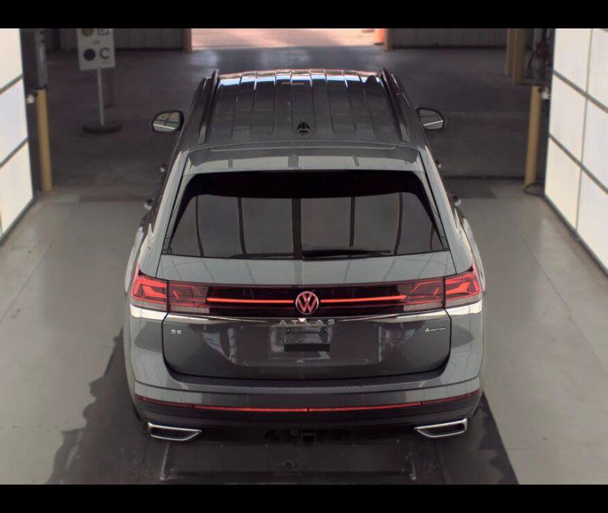 Used 2025 Volkswagen Atlas SE AWD/4WD image 10