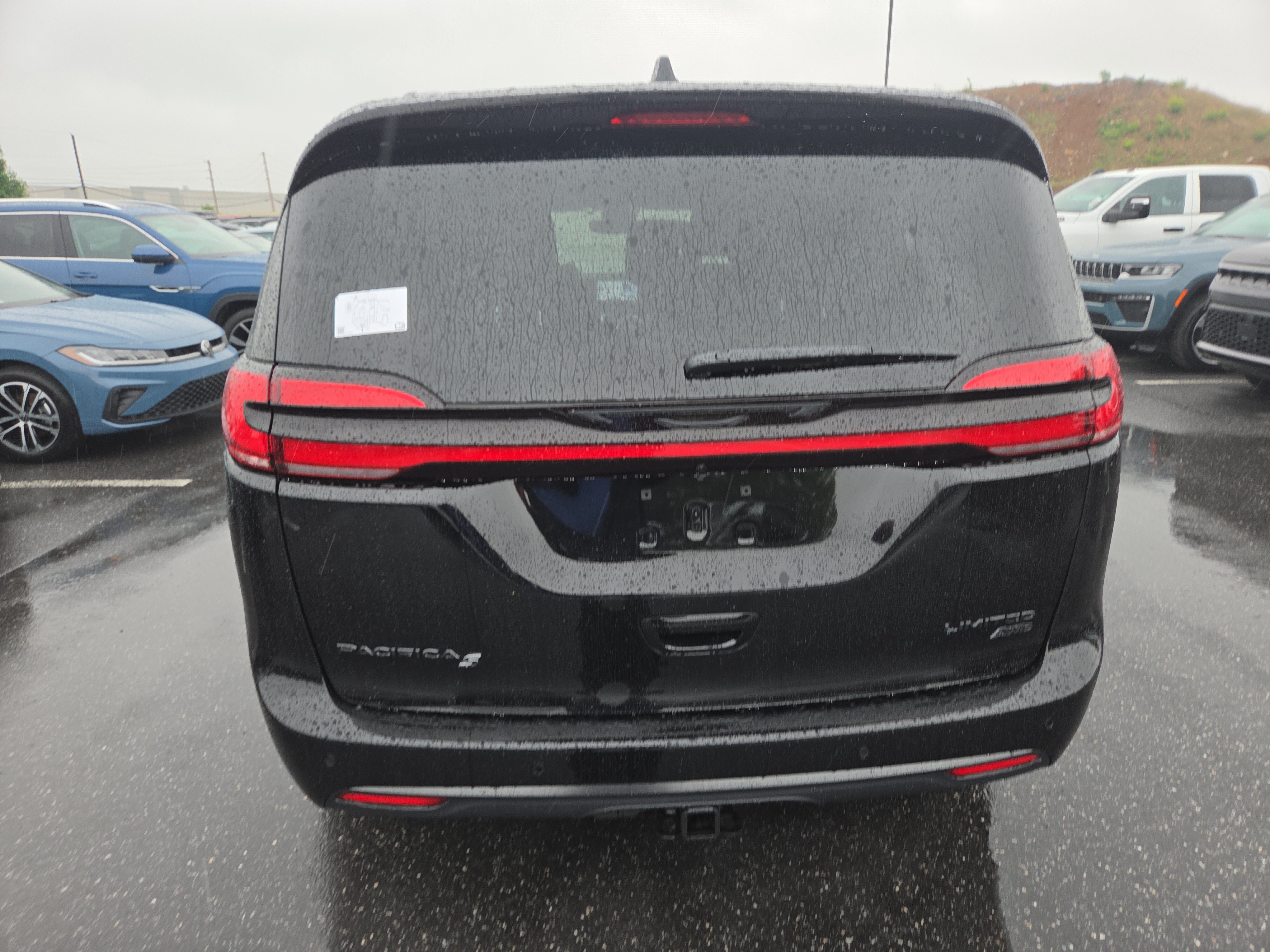 New 2027 Chrysler Pacifica Limited AWD/4WD image 14