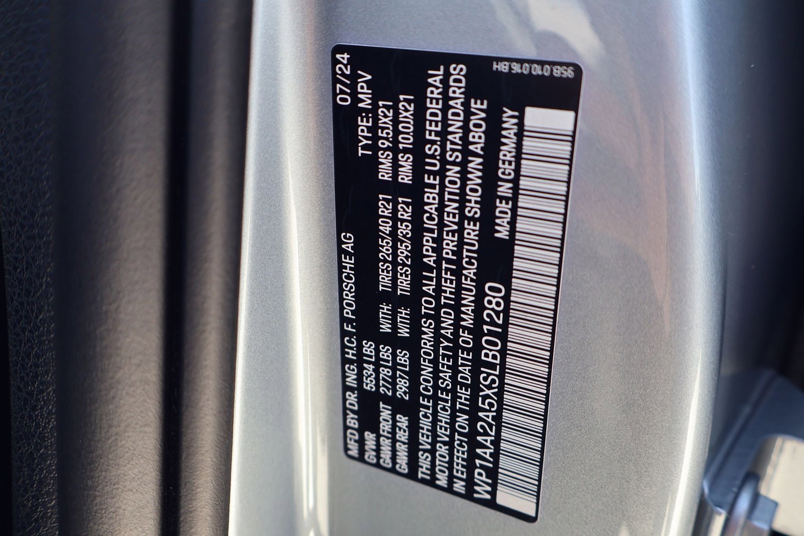 Certified 2025 Porsche Macan image 28