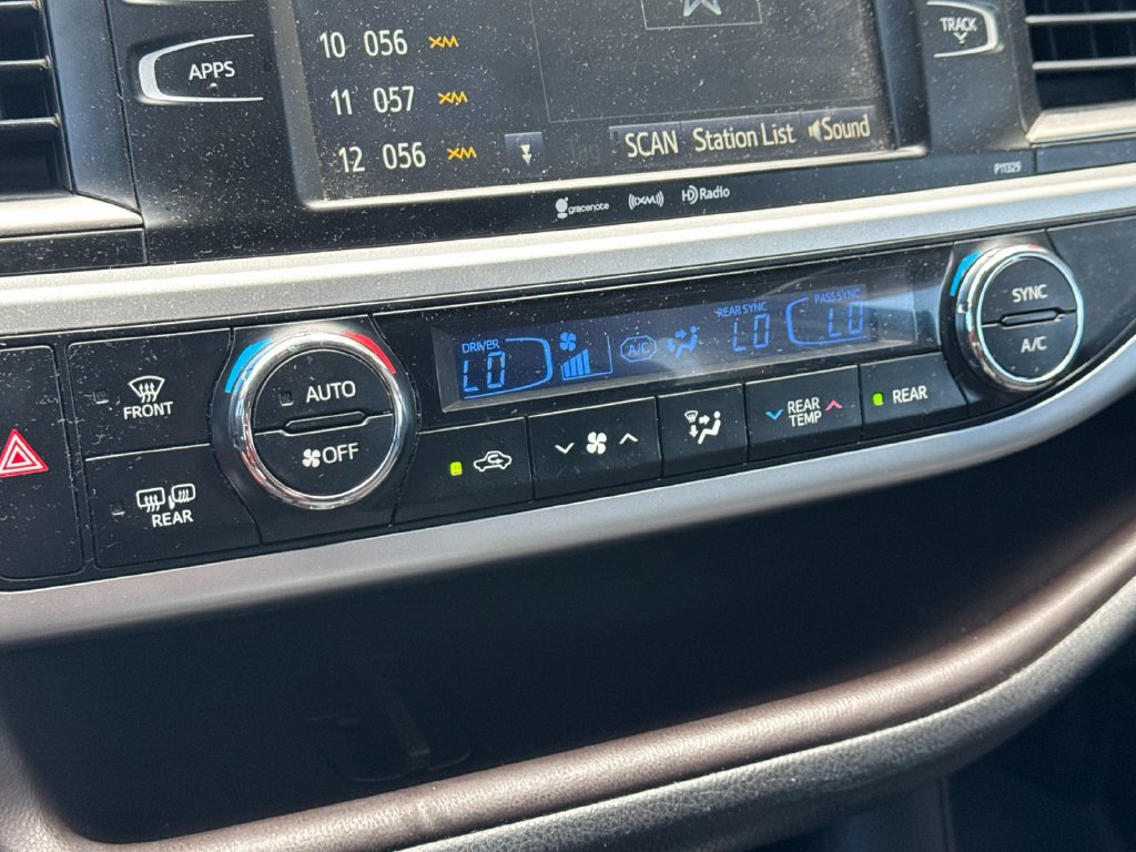 Used 2018 Toyota Highlander Plus FWD image 20