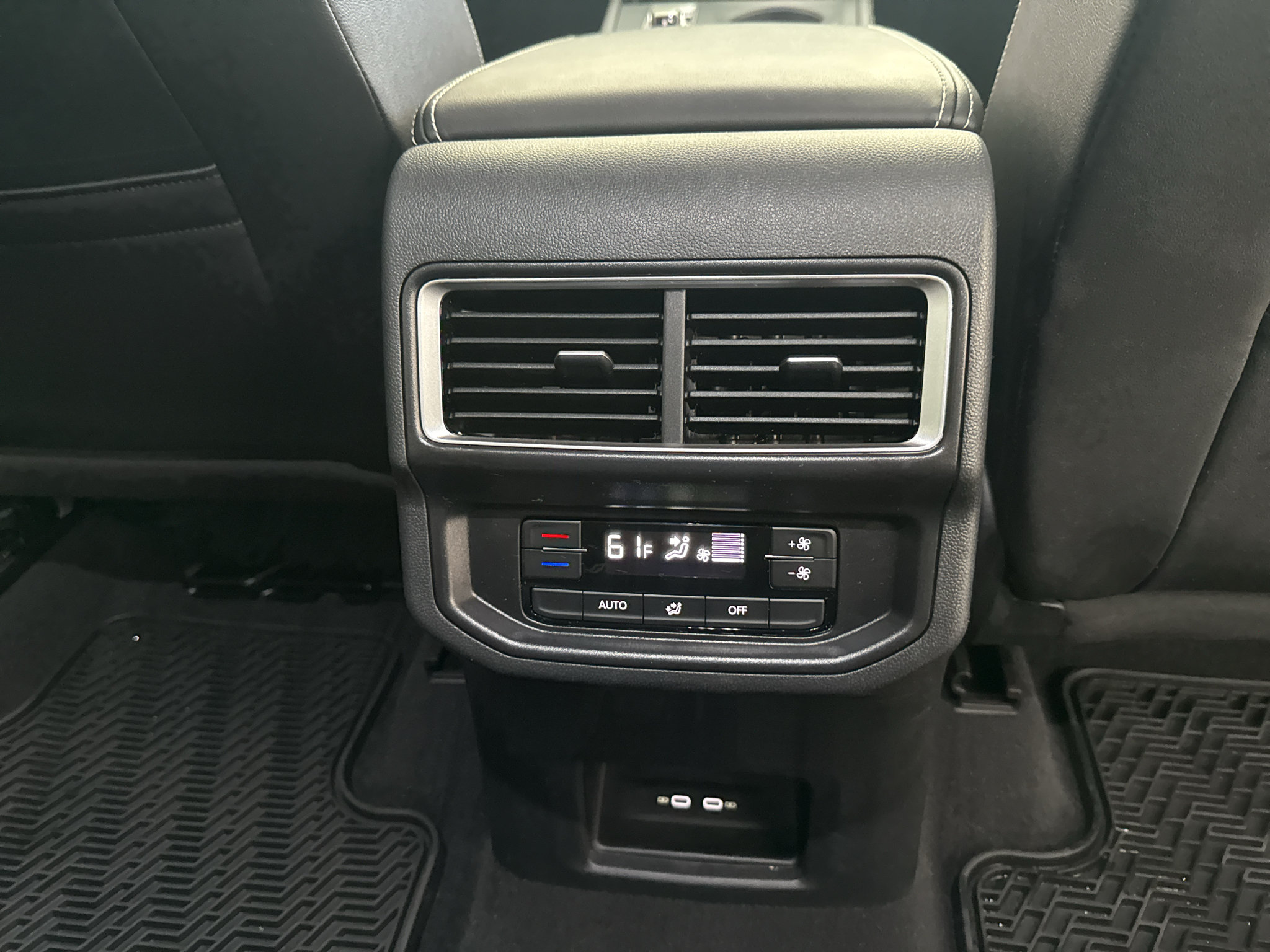 Used 2025 Volkswagen Atlas SE AWD/4WD image 34