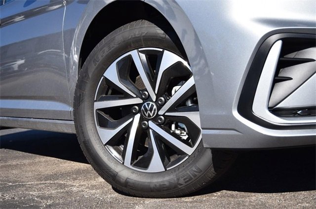 Certified 2025 Volkswagen Jetta S image 3