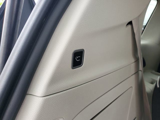 Used 2022 Chrysler Pacifica Limited FWD image 32