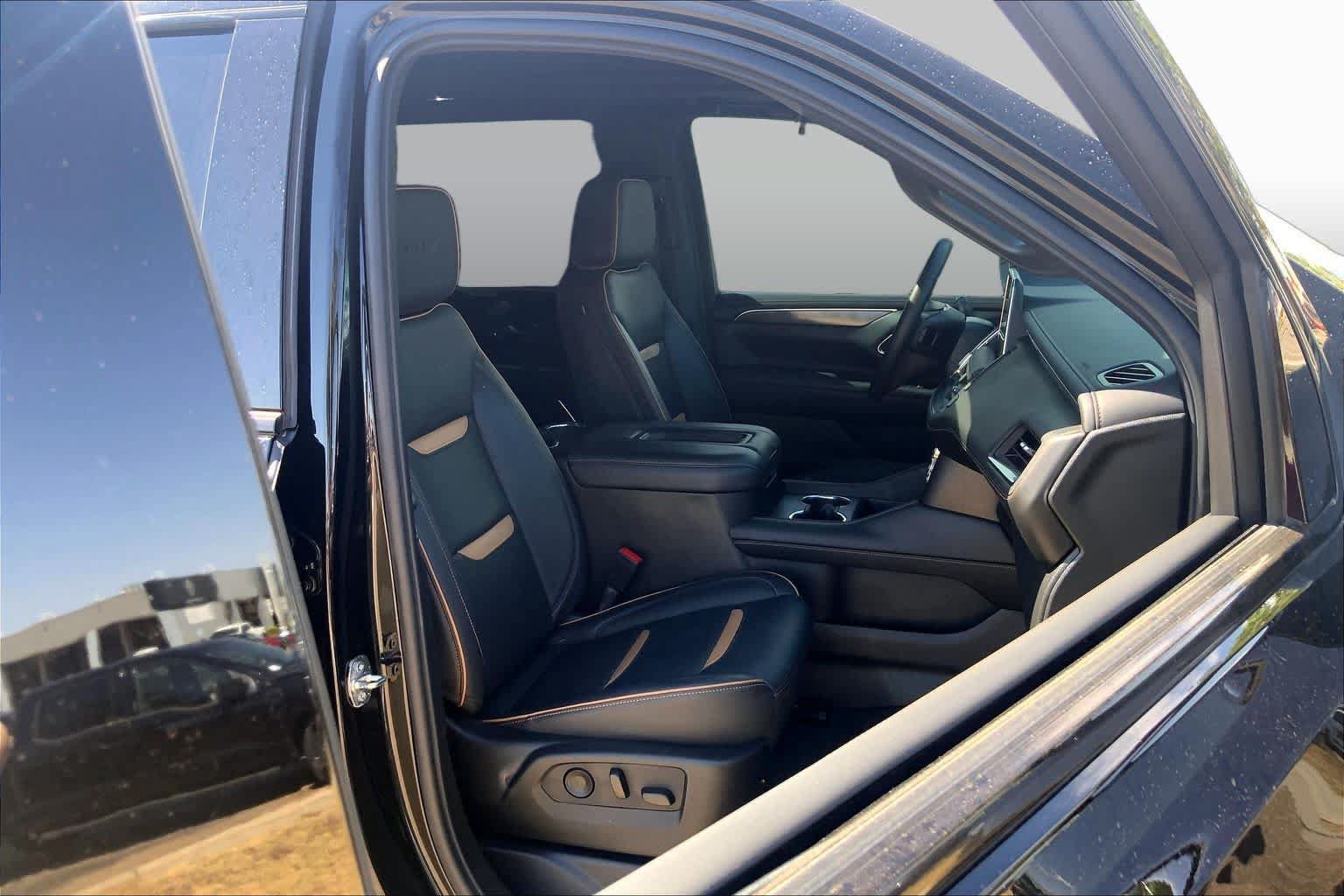 Used 2024 GMC Yukon AT4 w/ AT4 Premium Plus Package AWD/4WD image 9