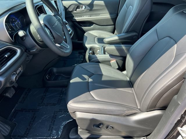 New 2027 Chrysler Pacifica Select w/ Family Tech Group FWD image 22