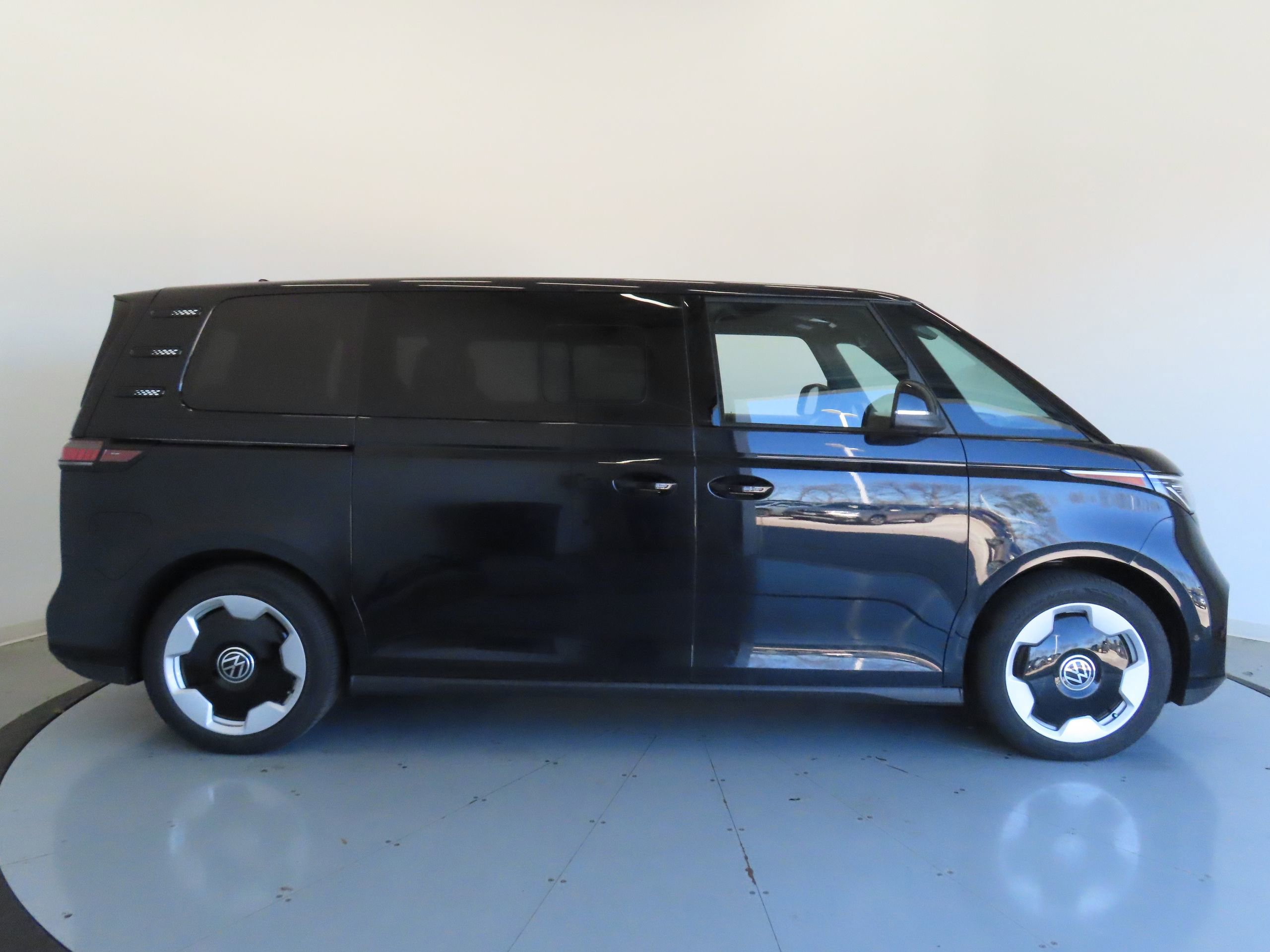 New 2025 Volkswagen ID. Buzz Pro S image 2