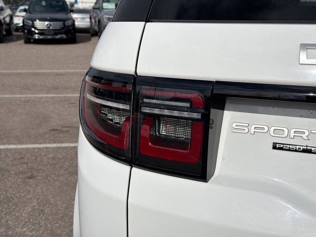 Used 2020 Land Rover Discovery Sport SE image 10