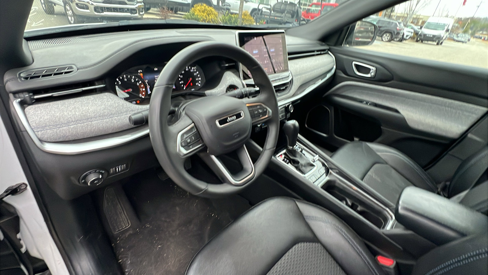 Used 2024 Jeep Compass Latitude image 24