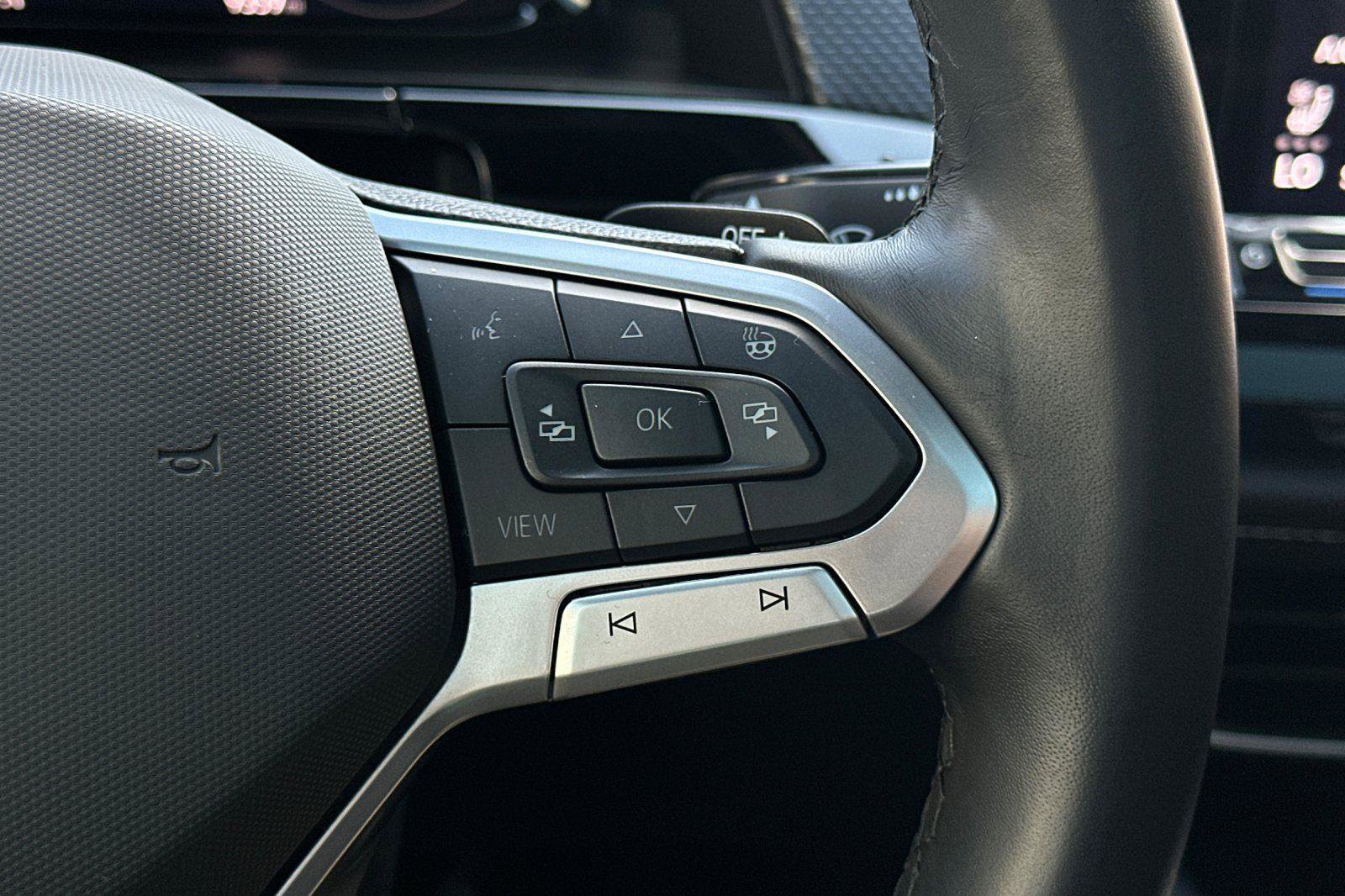 Used 2024 Volkswagen Atlas Cross Sport SEL Premium R-Line image 29