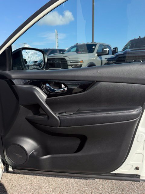 Used 2017 Nissan Rogue Sport SV FWD image 18