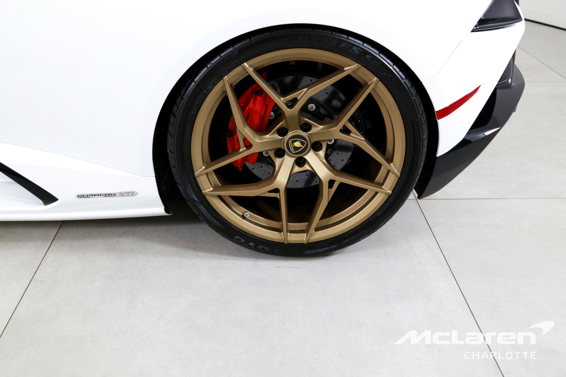 Used 2020 Lamborghini Huracan EVO image 27