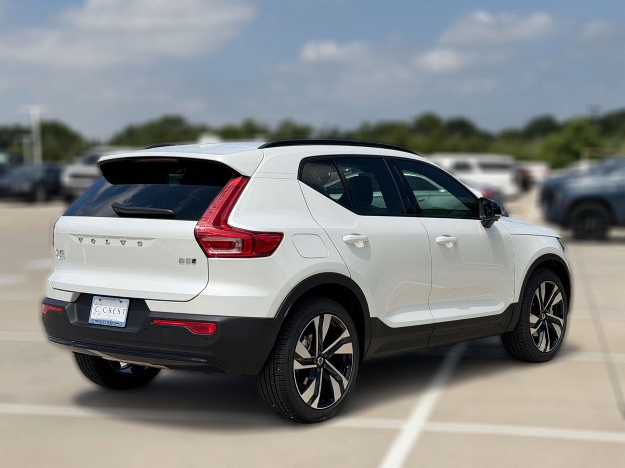 New 2026 Volvo XC40 B5 Plus w/ Climate Package AWD/4WD image 5