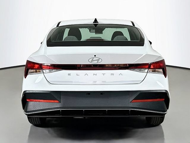 New 2026 Hyundai Elantra SE FWD image 6