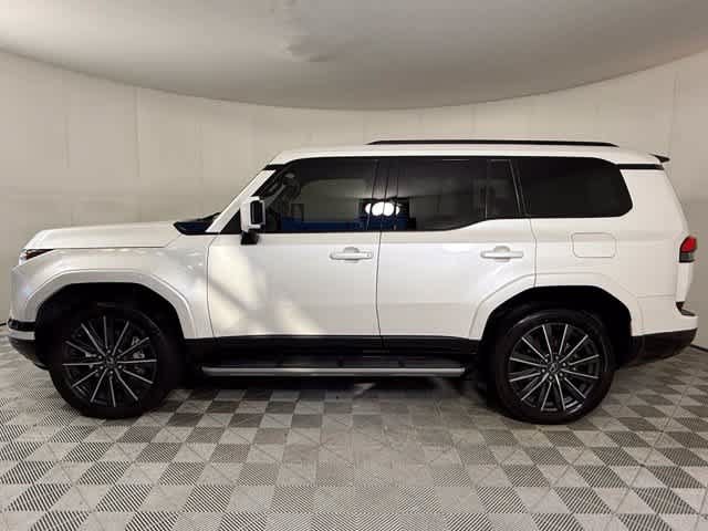 Used 2024 Lexus GX 550 w/ Accessory Package (Z1) AWD/4WD image 3