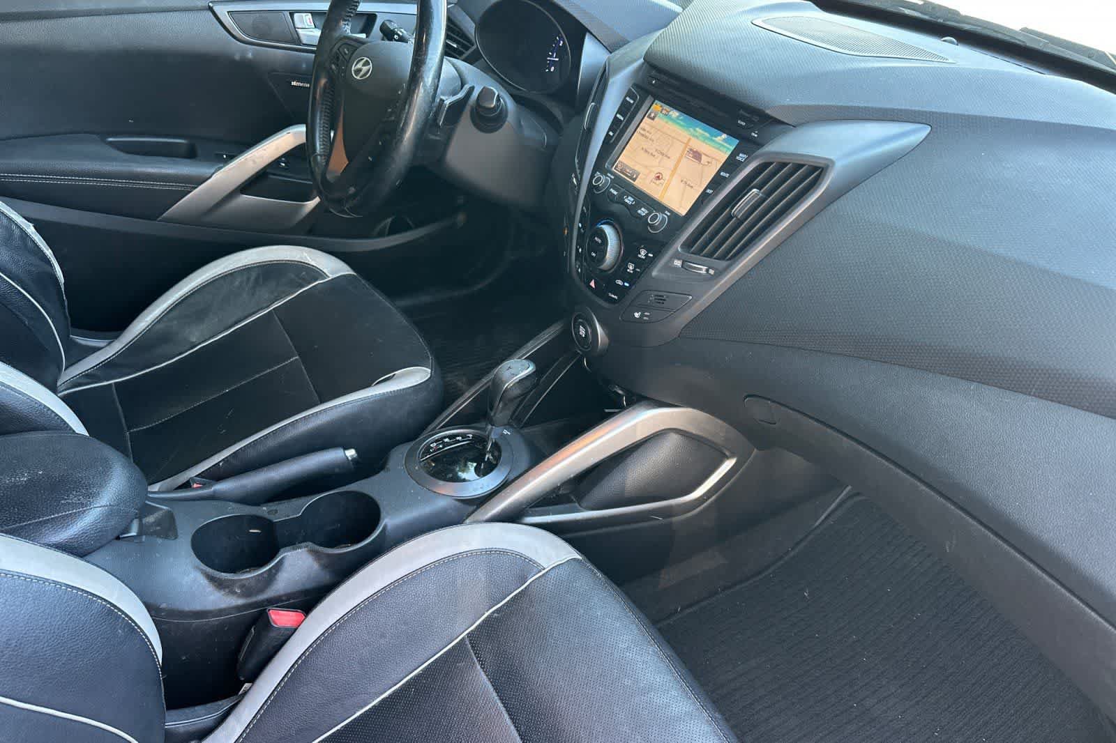 Used 2015 Hyundai Veloster Turbo w/ Option Group 04 FWD image 18