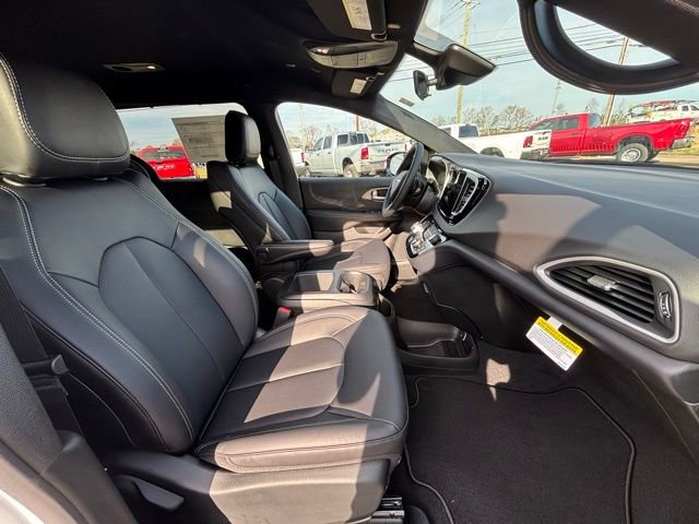 New 2026 Chrysler Voyager LX image 7