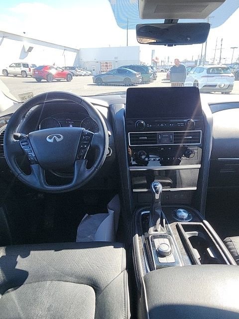 Used 2022 INFINITI QX80 Luxe w/ All-Season Package image 9