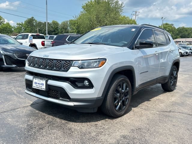 Used 2025 Jeep Compass Limited AWD/4WD image 5