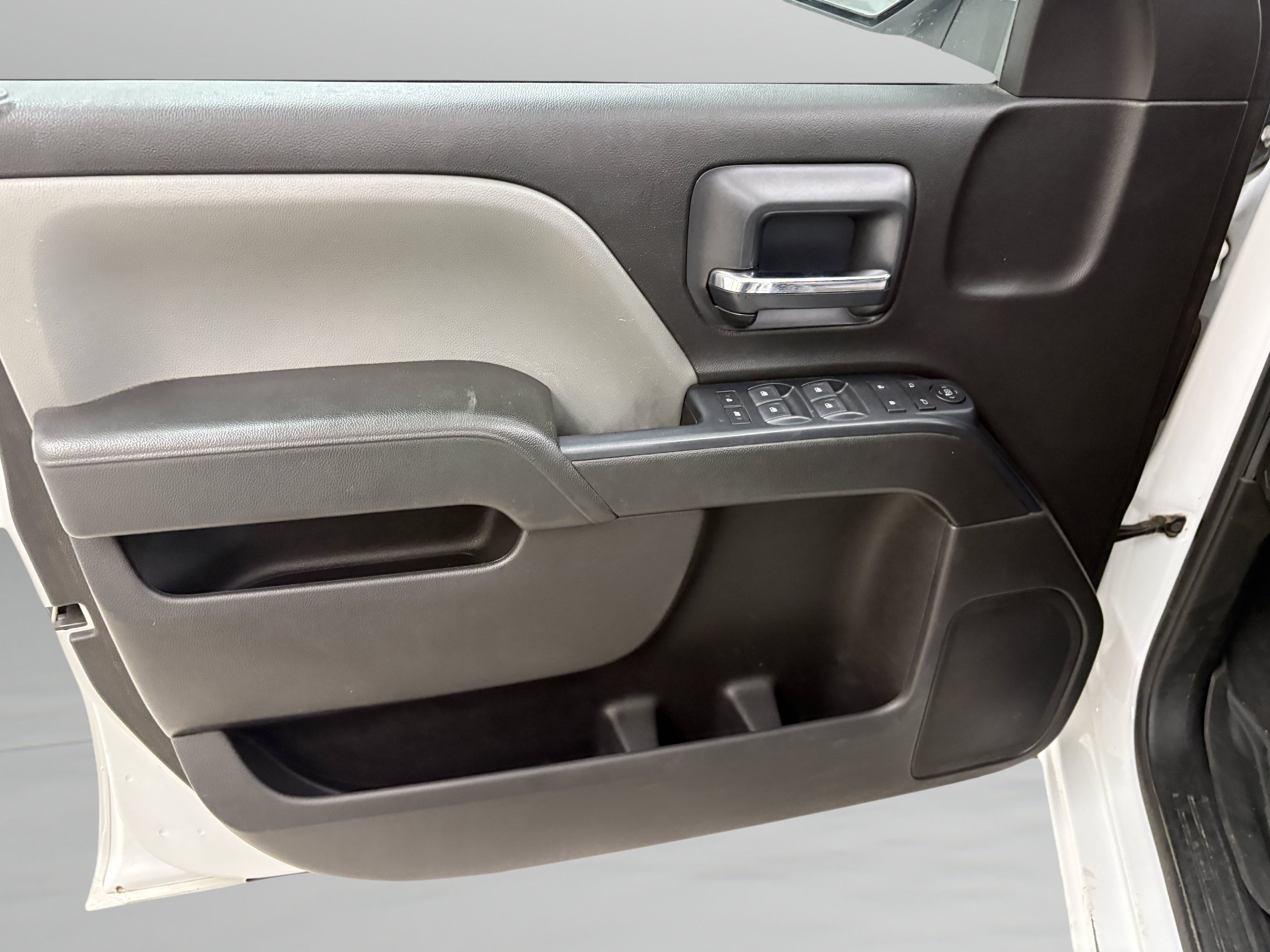 Used 2018 Chevrolet Silverado 1500 4x4 Double Cab image 22