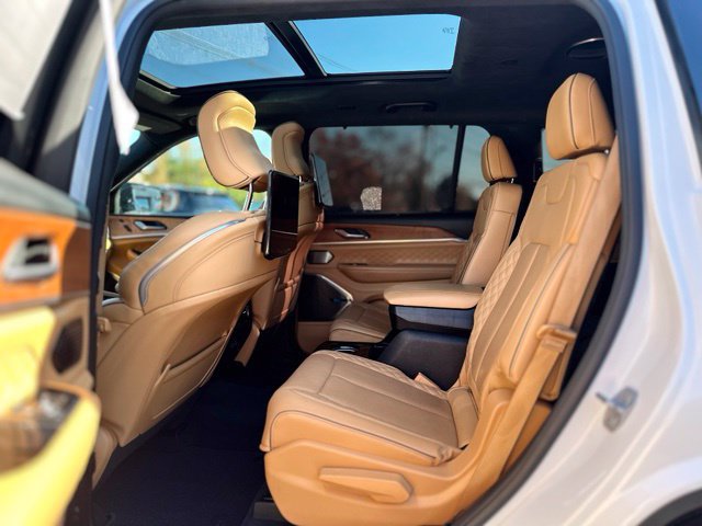 Used 2023 Jeep Grand Cherokee L Summit AWD/4WD image 19